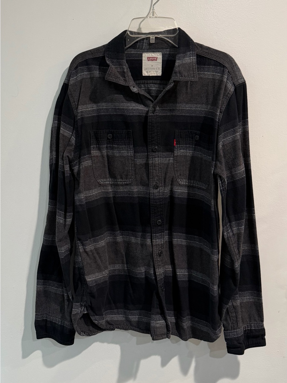 LEVI’S MEN’S BLACK & GRAY FLANNEL - SIZE M!